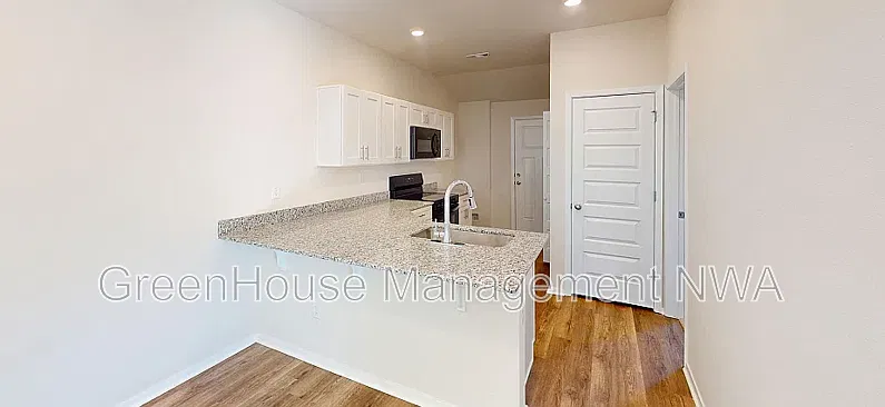 2 bed, 2.0 bath, 869 sqft, $1,440 — Photo 2