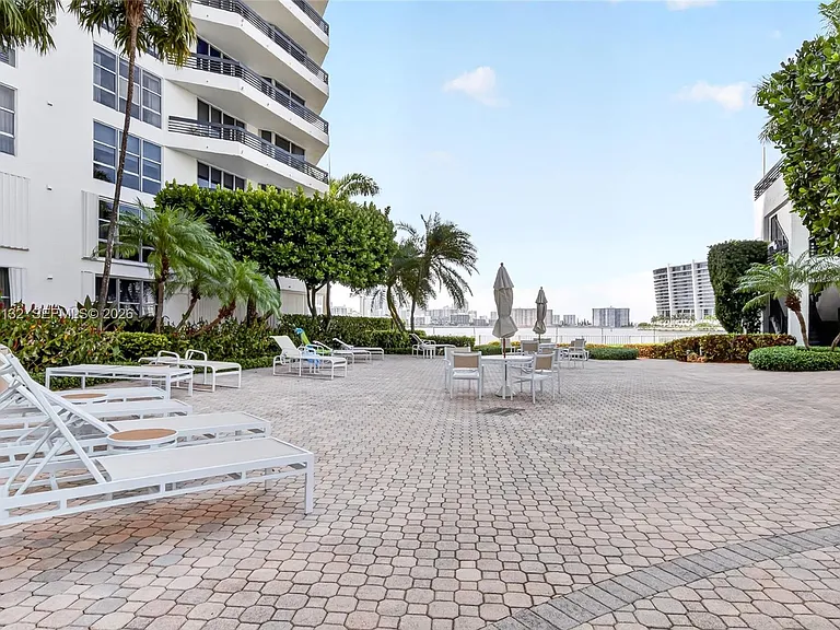 3600 Mystic Pointe Dr #310 — Photo 40