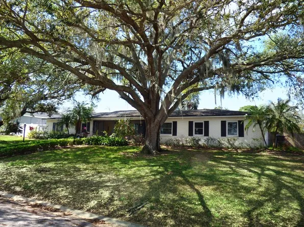 1101 King Arthur Ct, Valrico, FL 33594