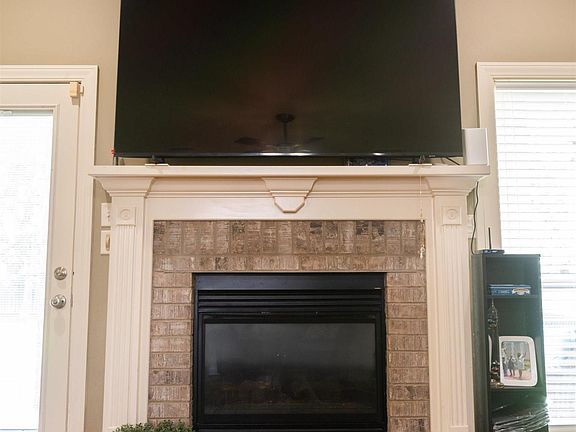 4th image of 145 Birchwood Cir