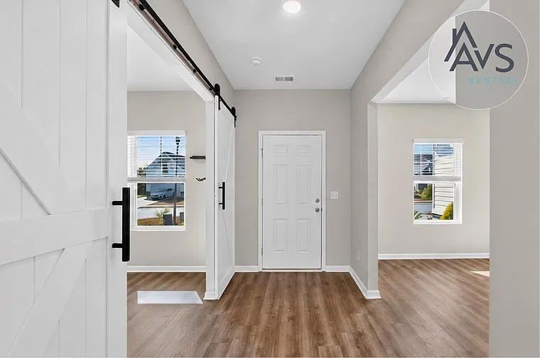 5 bed, 3.5 bath, 3133 sqft, $3,250 — Photo 2