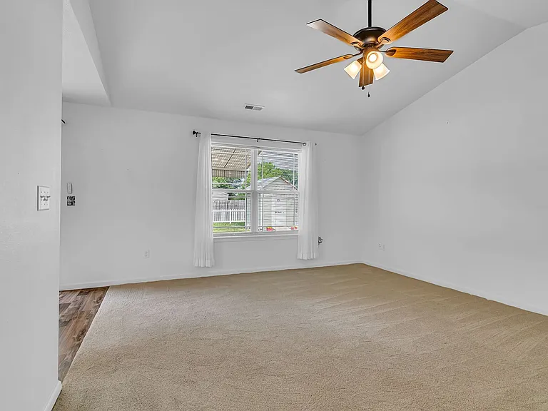 170 Travis St — Photo 19