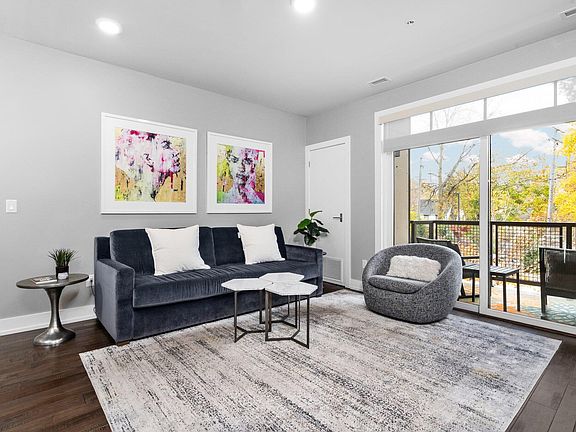 4th image of 218 W Kingsley St Unit 203