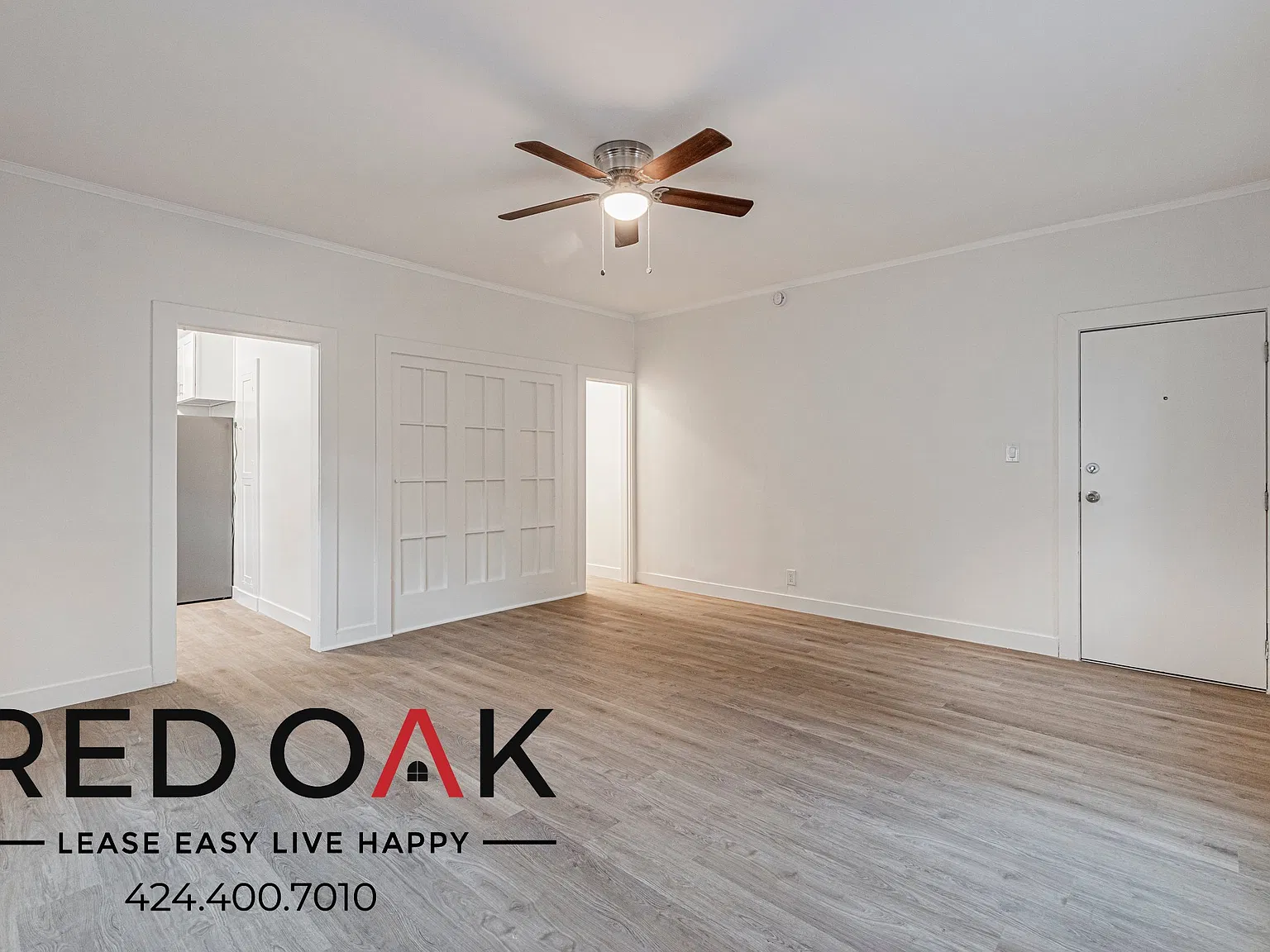 Airy Studio with Stainless Steel Appliances, Walk-In Closet, Air Conditioning and On-Site Laundry... — Photo 2