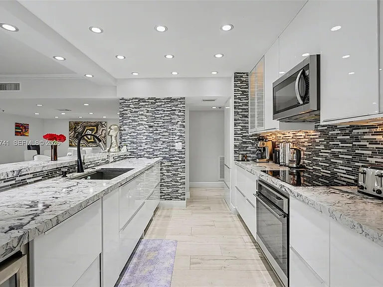 300 Three Islands Blvd #Penthouse 3A — Photo 28