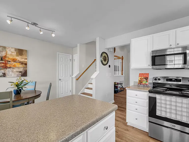 8017 River Gold Ln — Photo 5