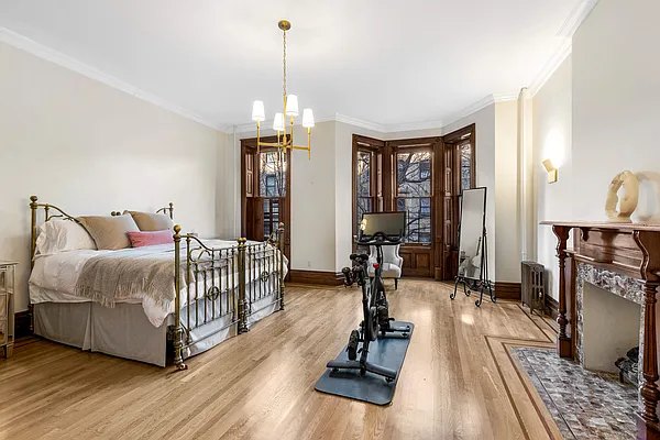 Sold by Vandenberg | media 8