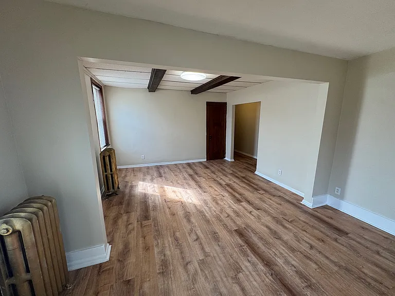 2701 S Park Ave — Photo 3