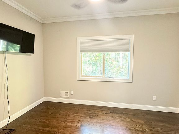 5th image of 26 Herbert St #1