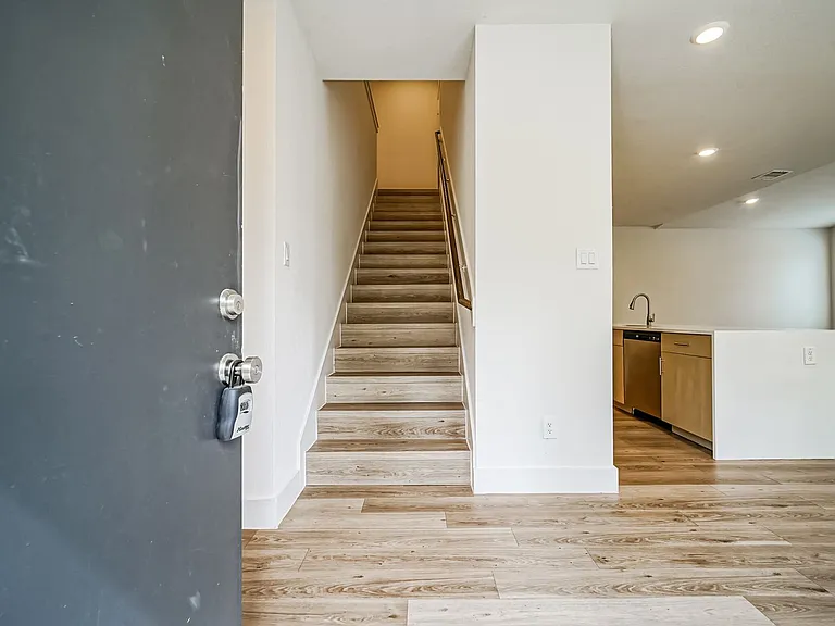 2523 Appian Way — Photo 4