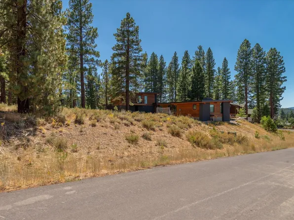 10729 Courtenay Ln, Truckee, CA 96161
