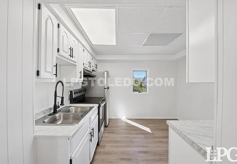 4013 Caroline Ave — Photo 8