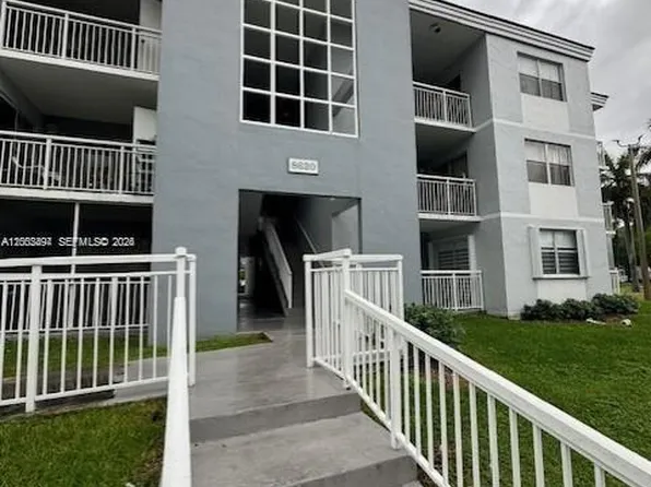 8620 SW 212th St APT 103, Cutler Bay, FL 33189