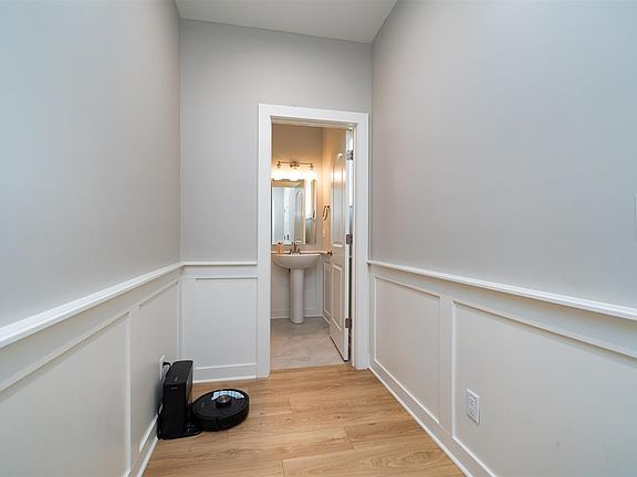 5th image of 2092 Pebble Wood Dr