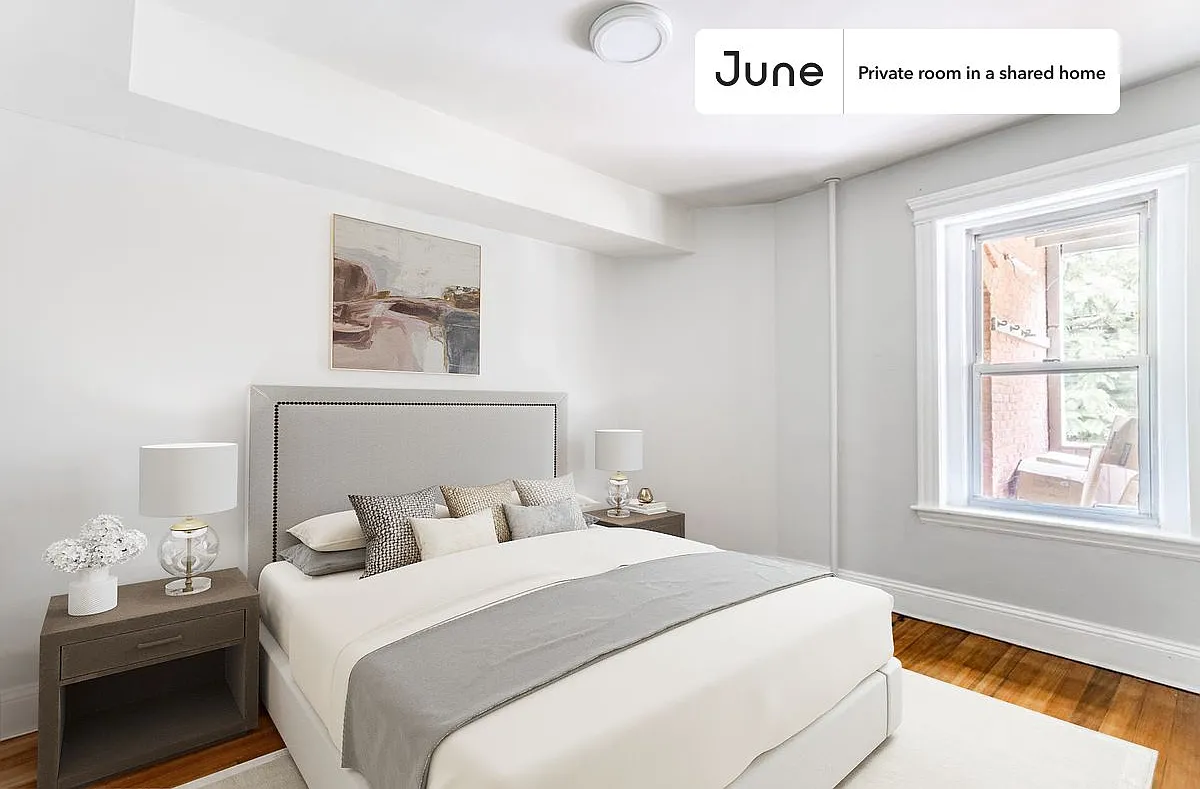 Queen bedroom in 4 bed/2 bath home in Brookline #1286 A — Photo 1