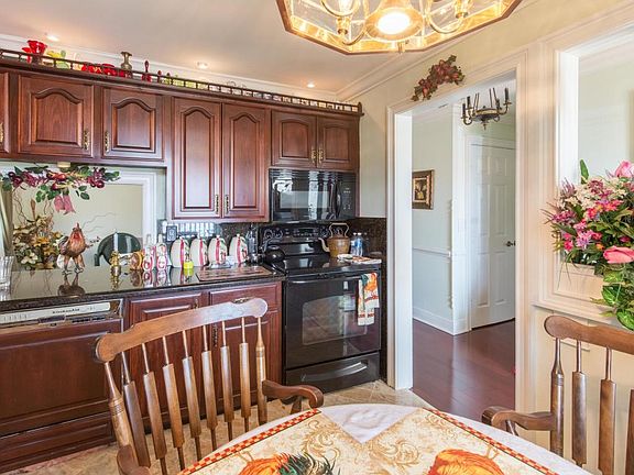 5th image of 156 Lake Anne Dr #156