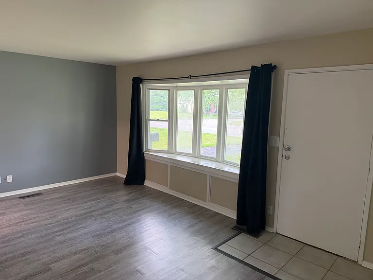886 Lancaster Ave — Photo 8