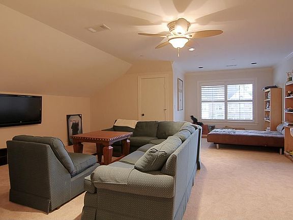 5th image of 1118 Lone Star Dr