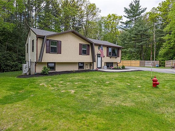 4th image of 46 Paula Dr