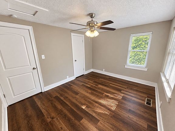 5th image of 403 Warren St