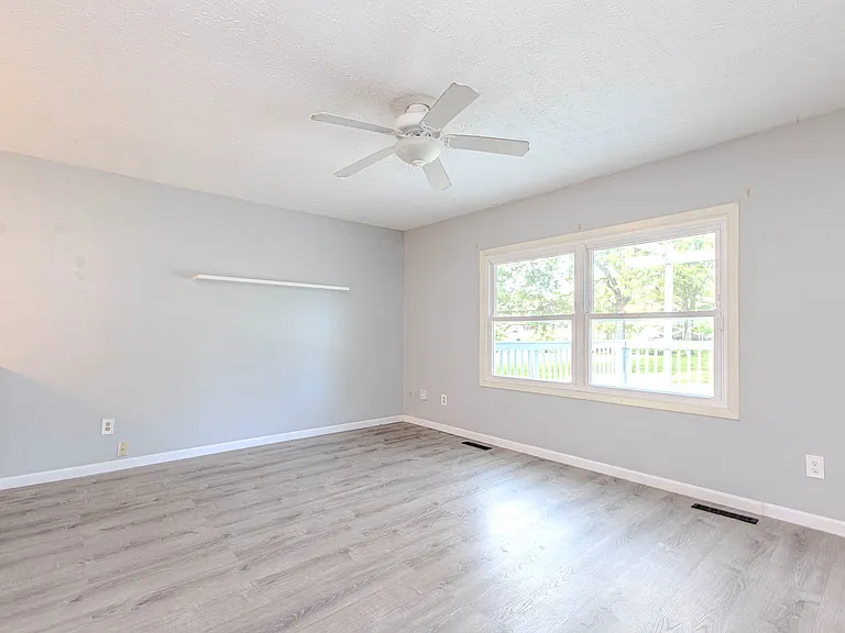 1408 Ridgeport Ave — Photo 4