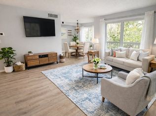 8 Beals Cove Rd APT K, Hingham, MA 02043