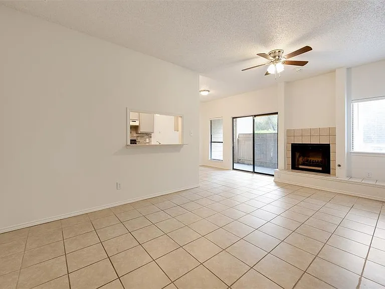 9100 Mountain Ridge Dr #105 — Photo 12