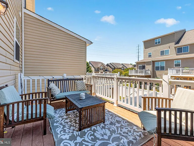 121 Polo Way — Photo 40