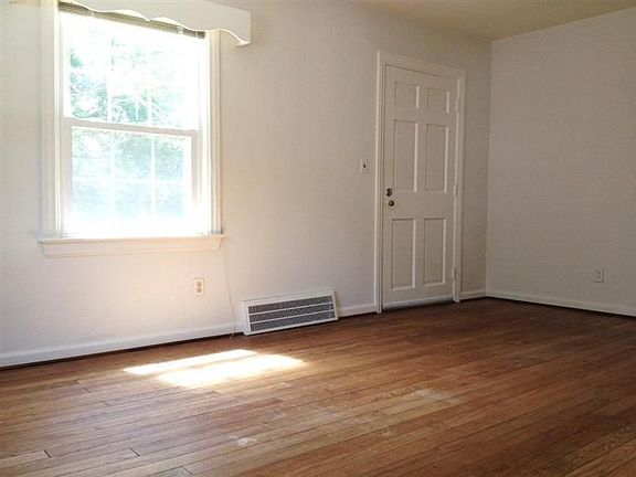 5th image of 3323 Oakwood St