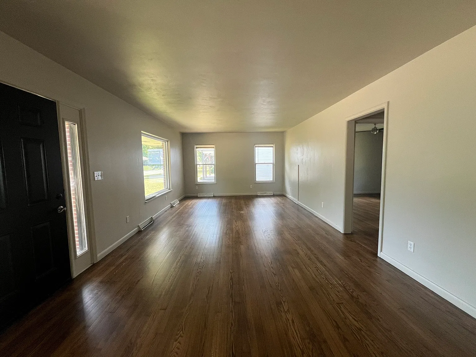 3 bed, 1.5 bath, 1574 sqft, $1,395 — Photo 3