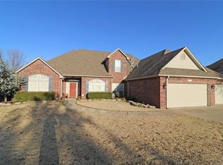 1108 Tower Cir, Bartlesville, OK 74006