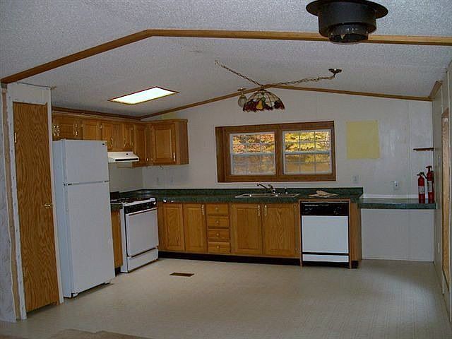 Eat-In Kitchen