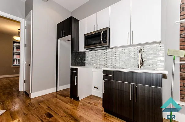 Rented by EXR | media 44