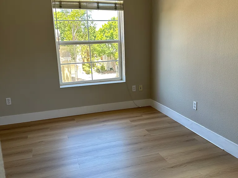 886 Revelation Pl — Photo 11