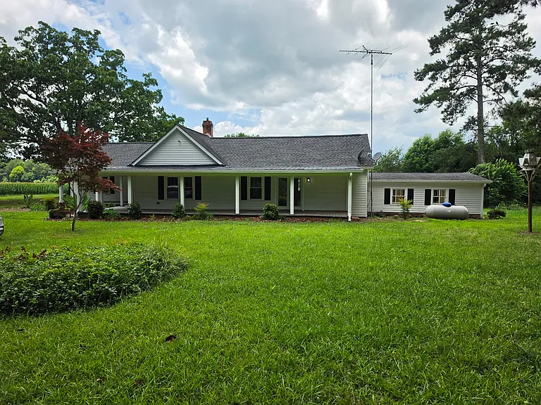 1020 Short Seagraves Rd — Photo 1