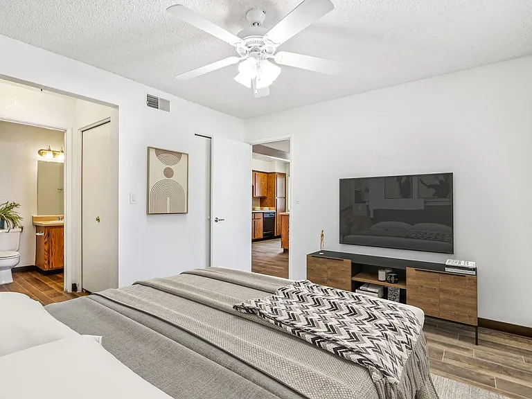 Sunrise in Chandler Apartments — Photo 41