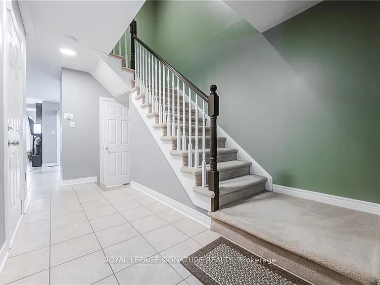 10 Keith Cres — Photo 5