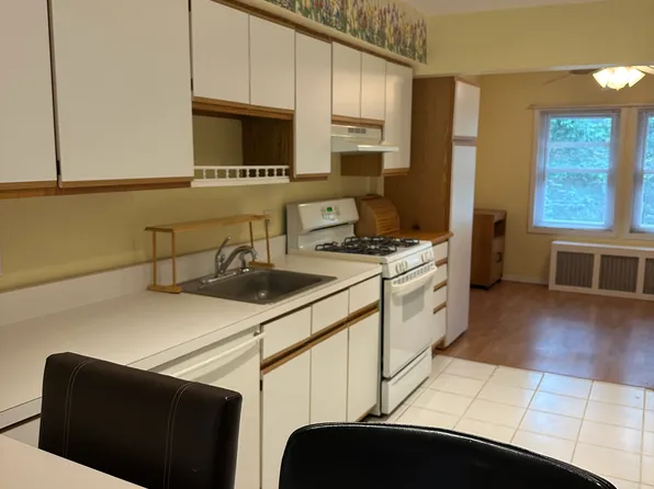 (undisclosed Address), Glen Cove, NY 11542