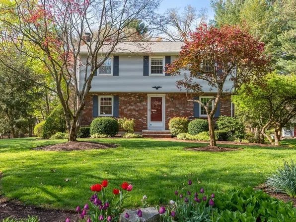 17 Horace Darling Dr, North Attleboro, MA 02760