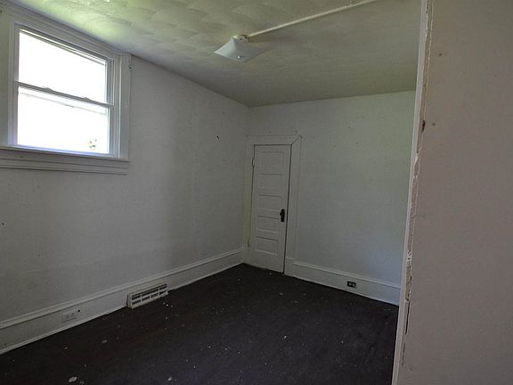 4th image of 2106 Hanover Ave NW
