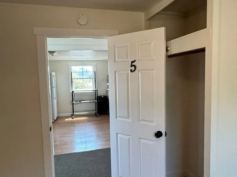 704 Indiana St — Photo 11