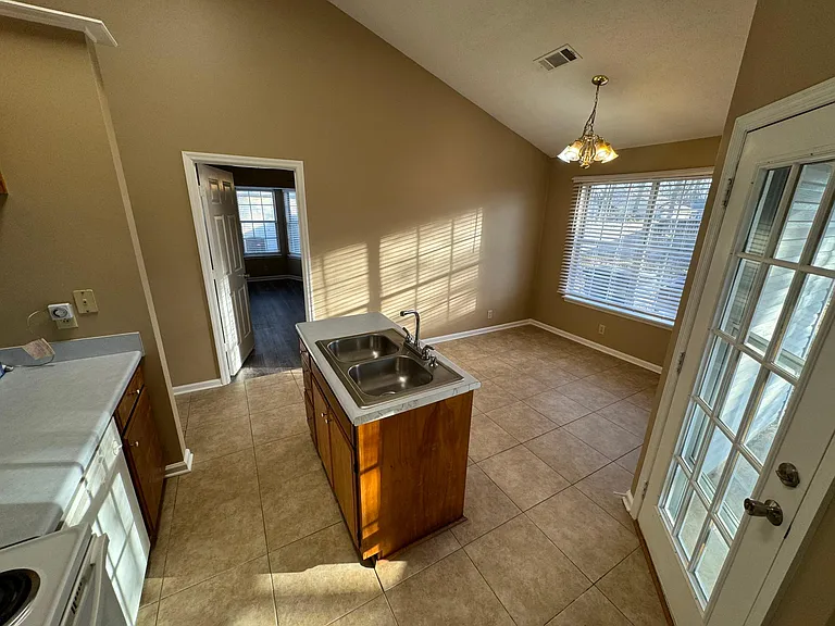 612 N Stonegate Dr — Photo 7