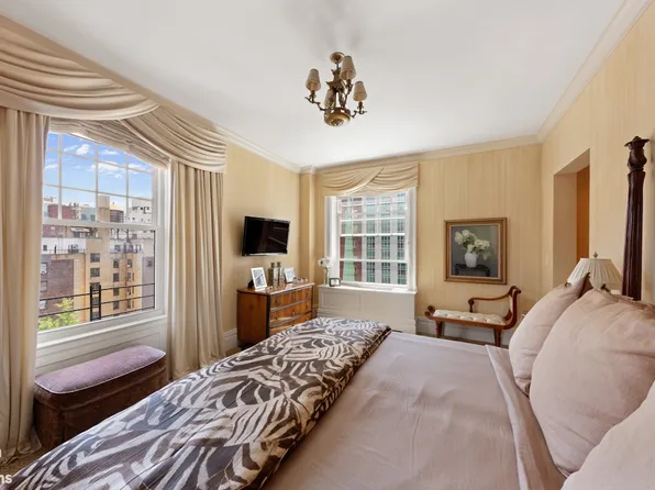 875 Park Avenue image 9 of 11