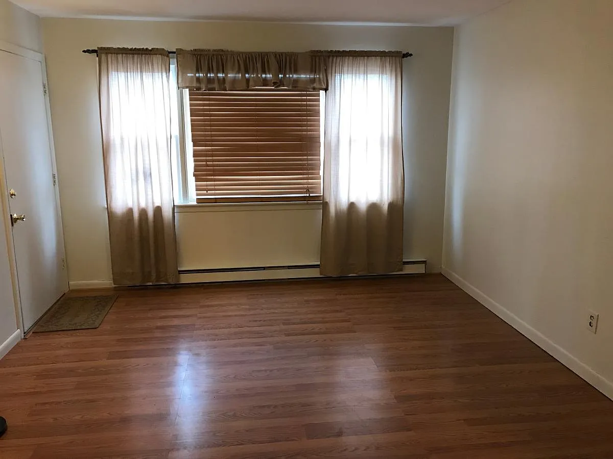 2 bed, 864 sqft, $1,950 — Photo 3