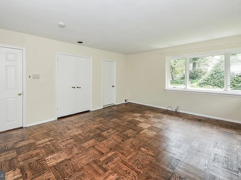8104 Heacock Ln — Photo 14