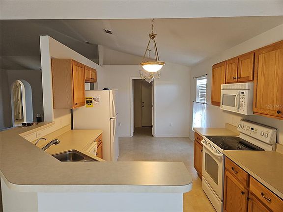 5th image of 6925 Hemlock Rd