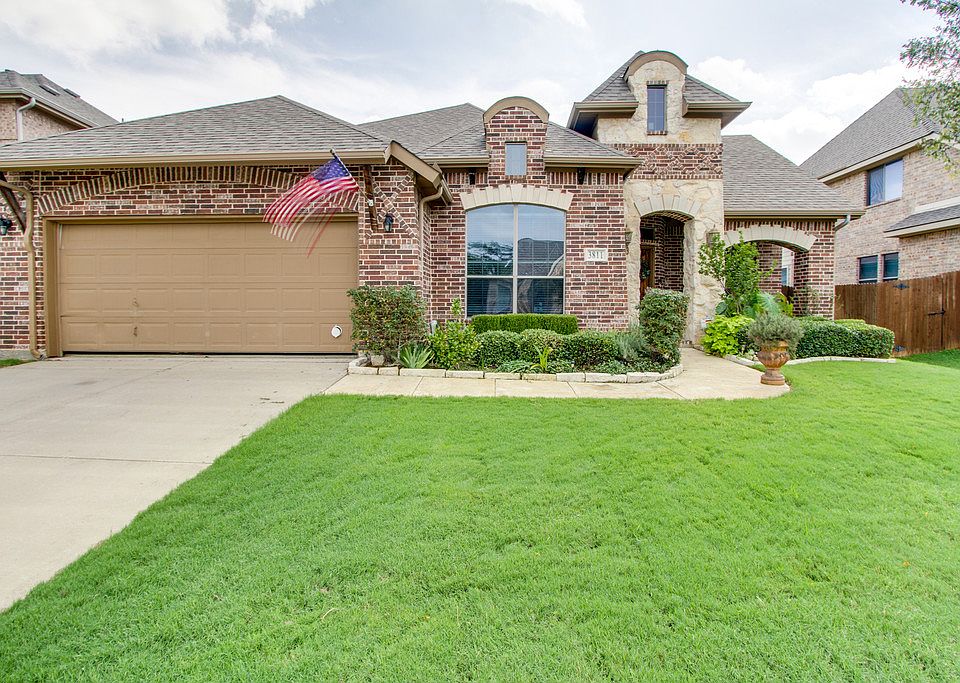 1st image of 3811 Desert Willow Dr