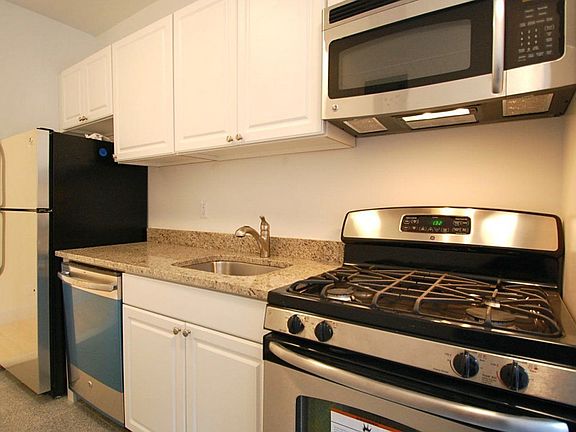 5th image of 66 Saint Nicholas Pl APT B45