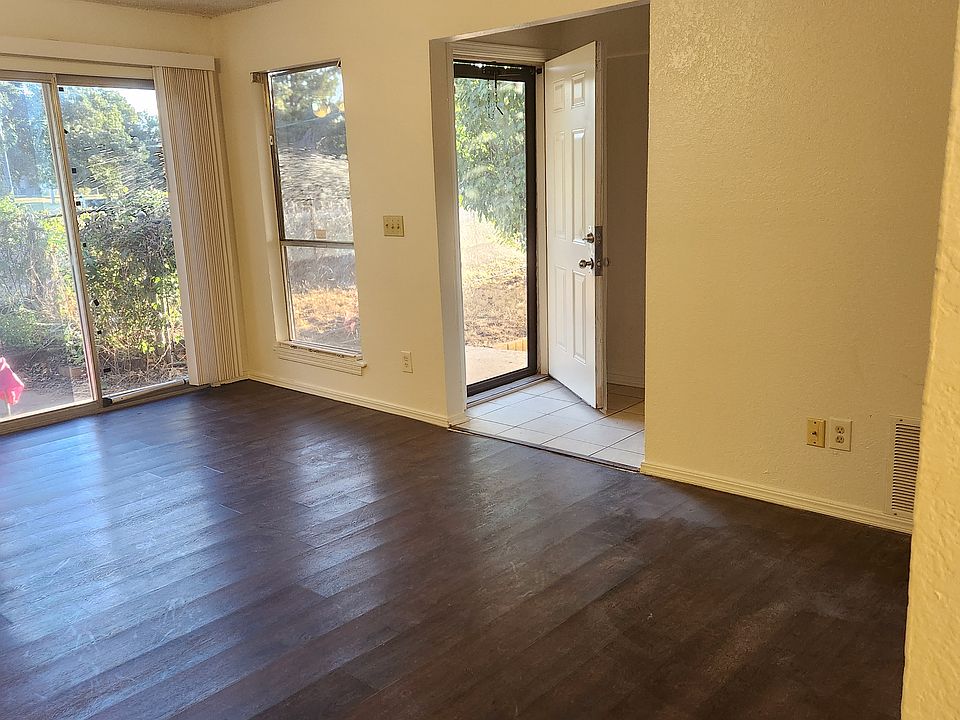 BLINDS ON PATIO DOOR