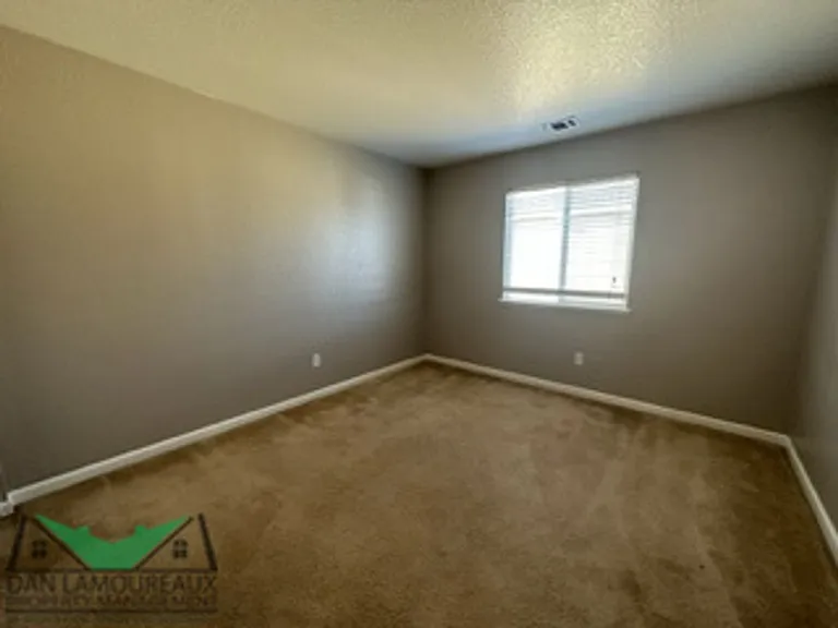 1826 Lowe Dr — Photo 12